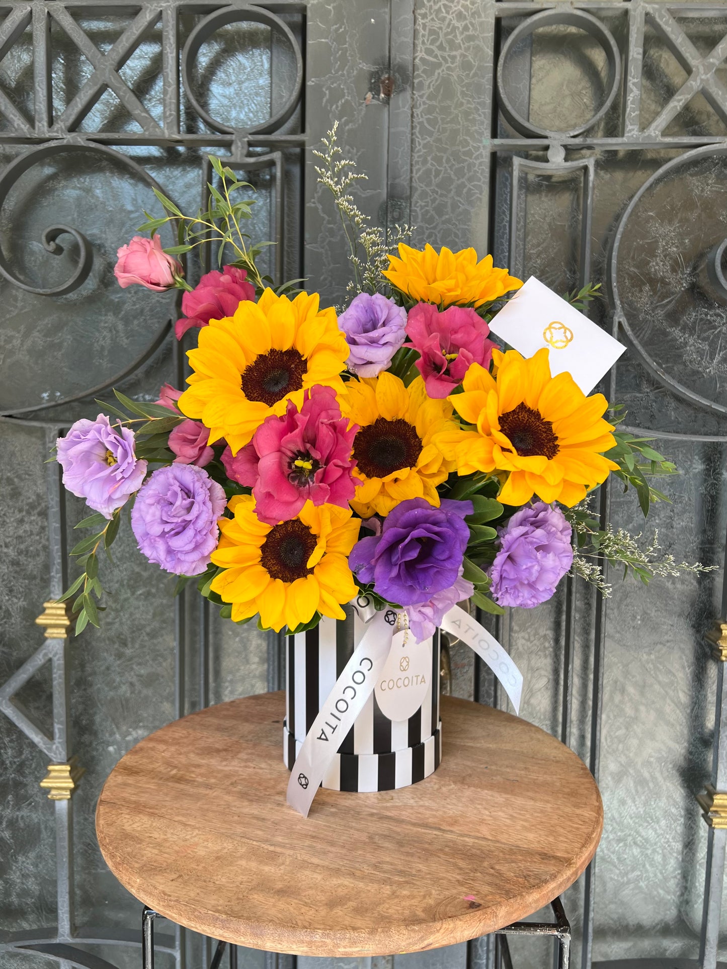 Caja Rayas Girasol y Lisianthus