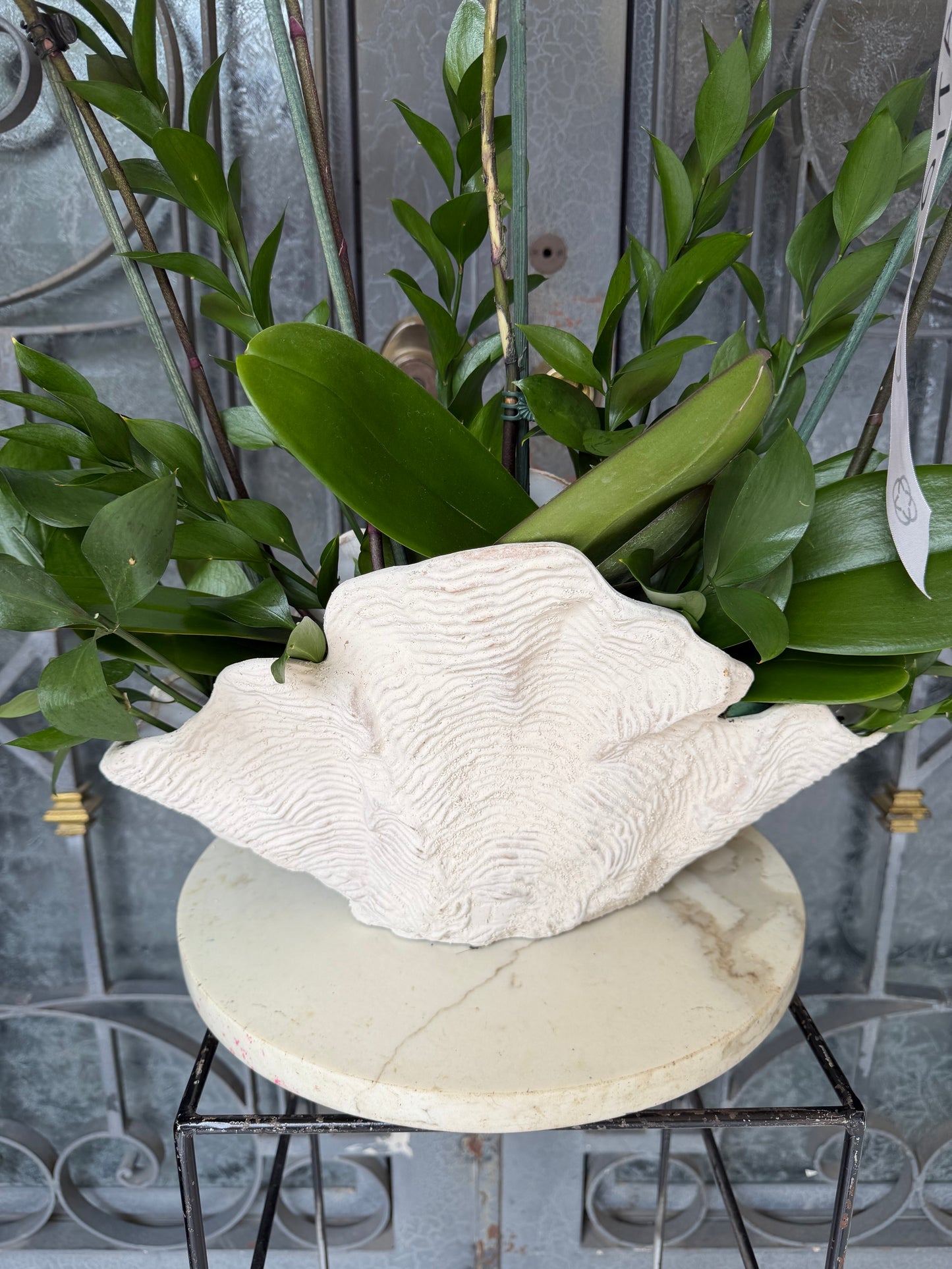 MACETA CORAL CON ORQUIDEAS