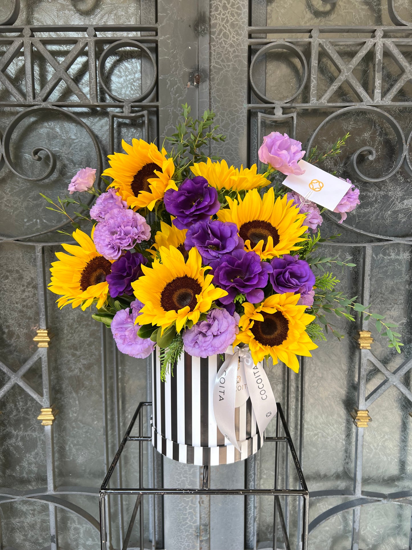 Caja Rayas Girasol y Lisianthus