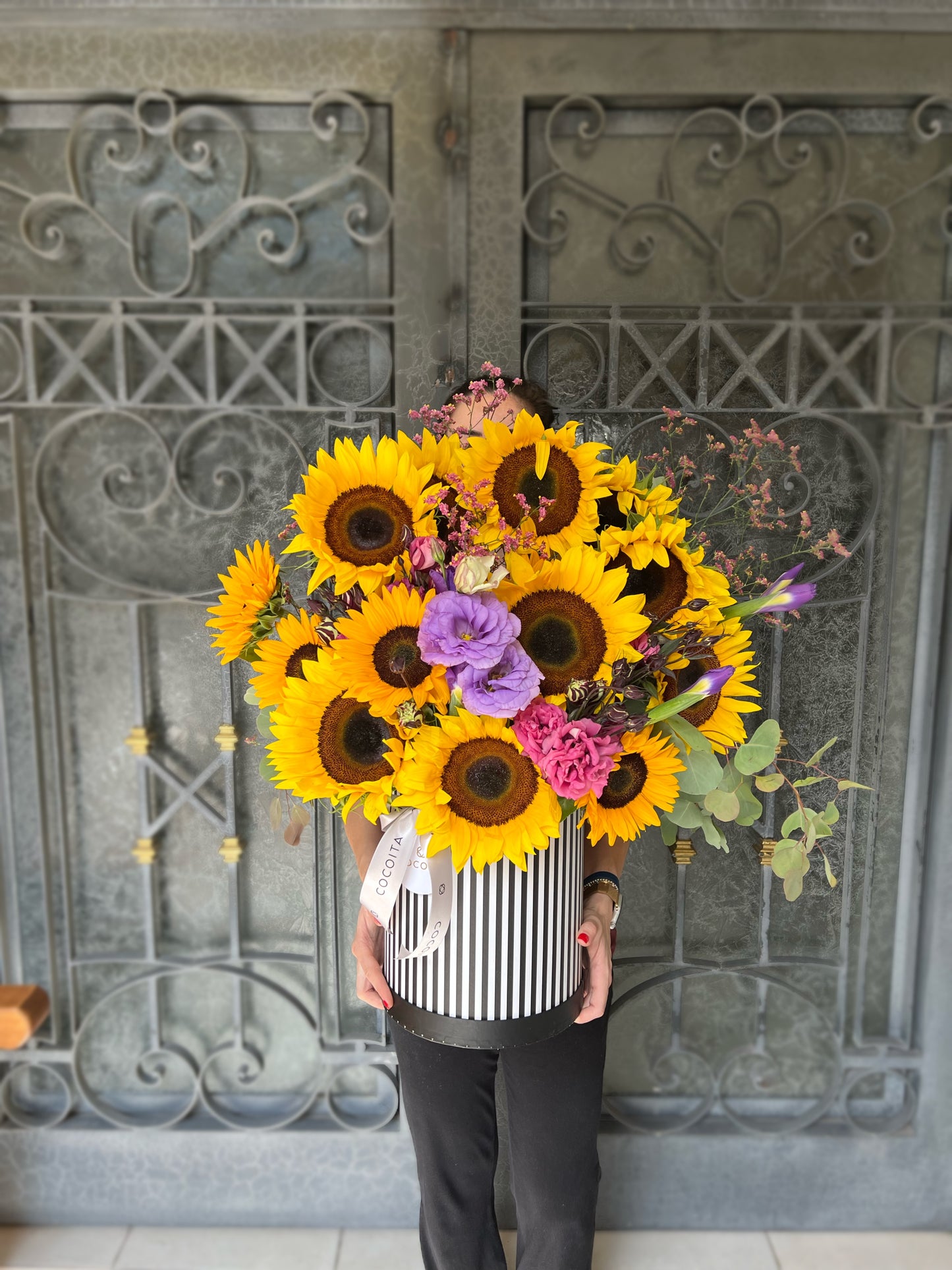 Caja Rayas Girasol y Lisianthus