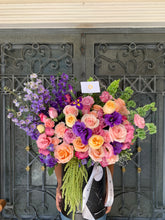 Cargar imagen en el visor de la galería, Caja con flores Rosa y Morado
